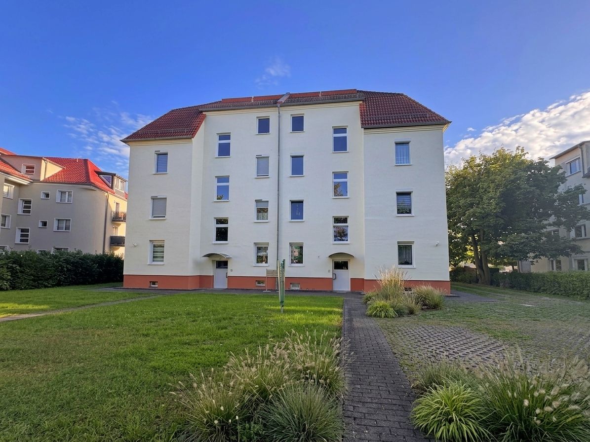 DG-Wohnung 2 Leipzig-Dölitz – Hinterhof mit Rasenfläche
