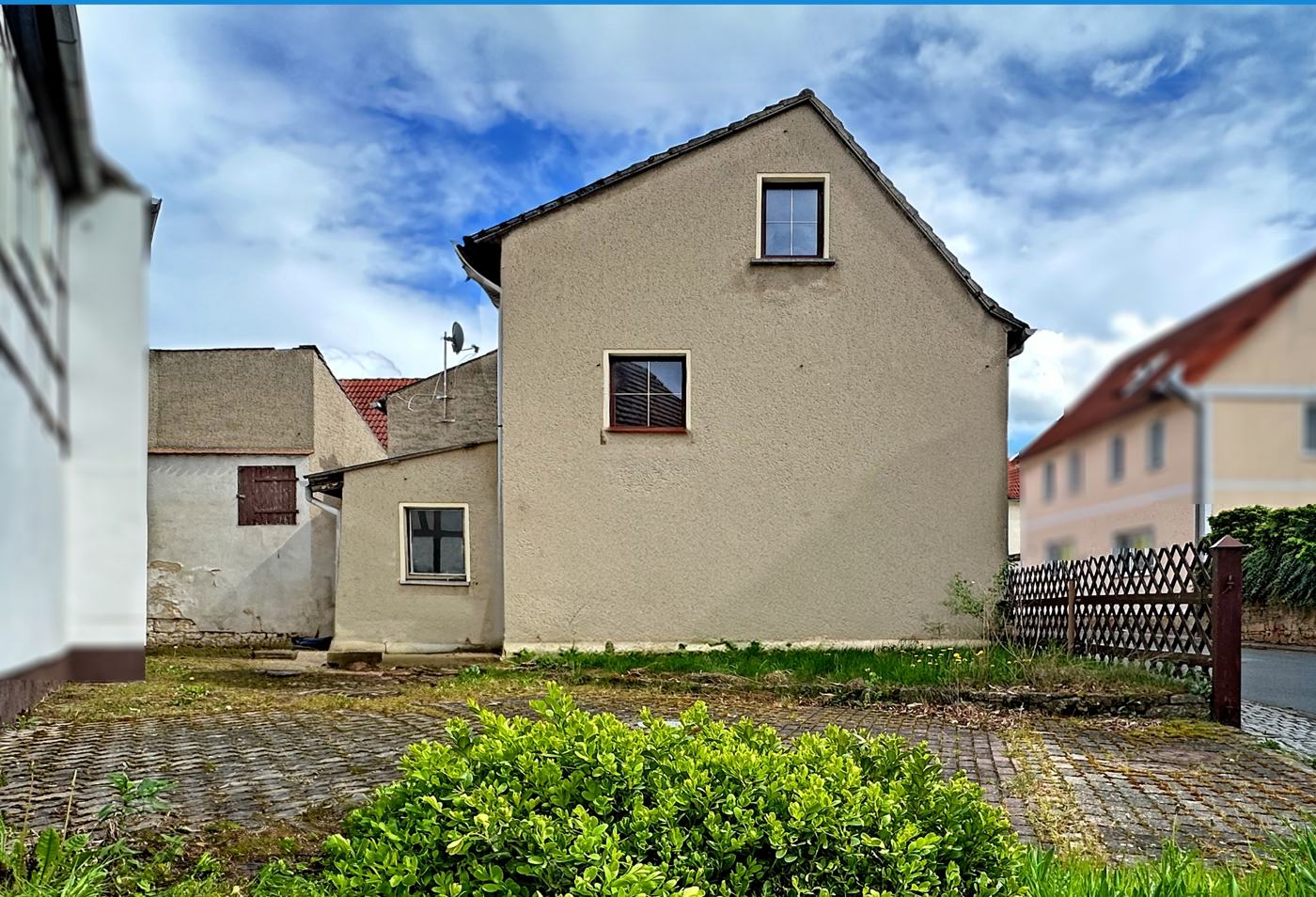 Reihenendhaus Neidschütz – Hausansicht Straße